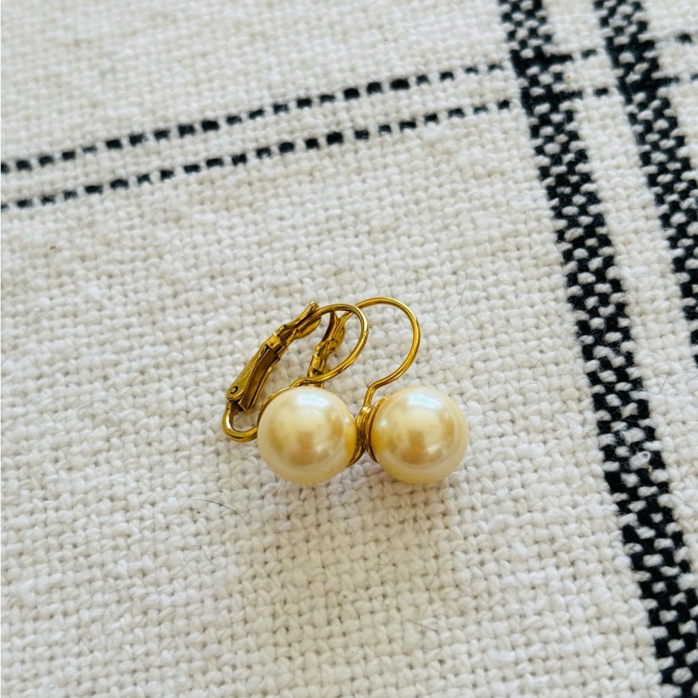 Elegant Vintage Gold Plated Pearl Drop Earrings - Picture 3 of 3
